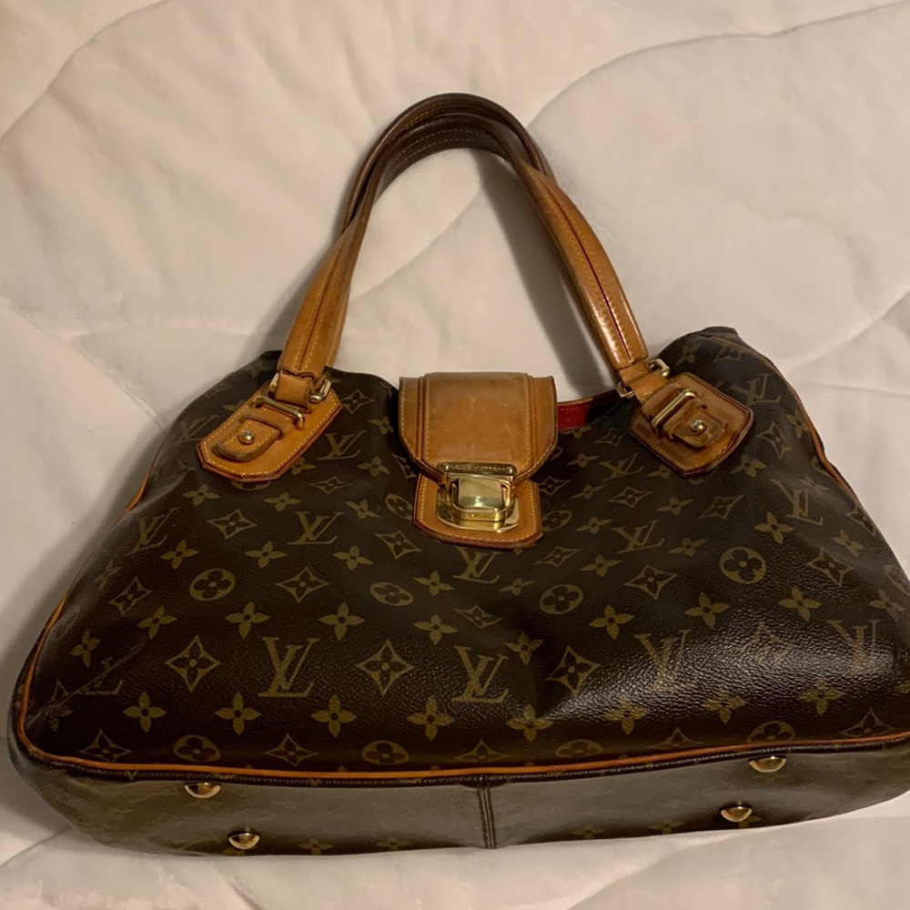 Authentic Louis Vuitton bag. Great bag.